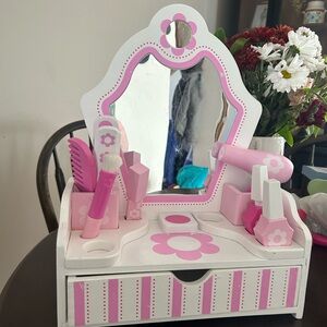 Melissa and Doug wooden toy vanity